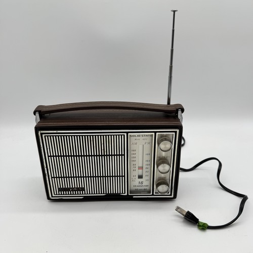 Vintage Fujita Radio w/ Leather Case - photo 3