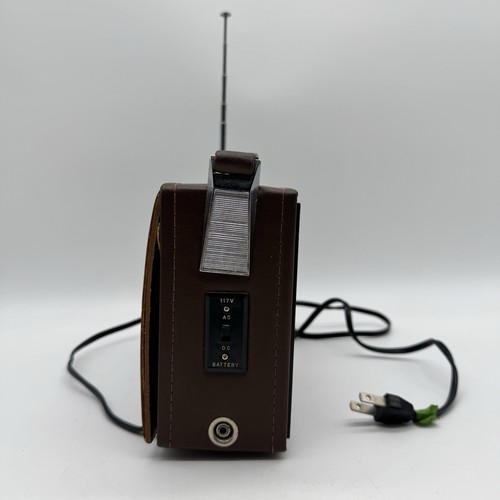 Vintage Fujita Radio w/ Leather Case - photo 4