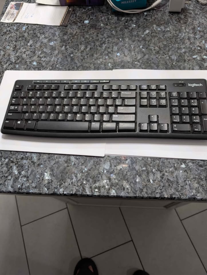 Logitech Wireless Keyboard - photo 2