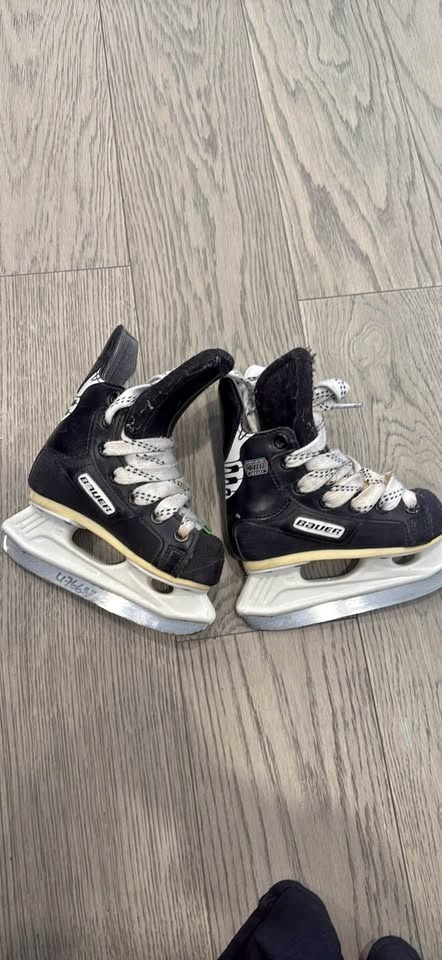 Kids hockey skates