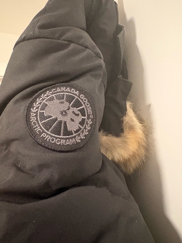 Canada Goose women’s Mystique parka - photo 2