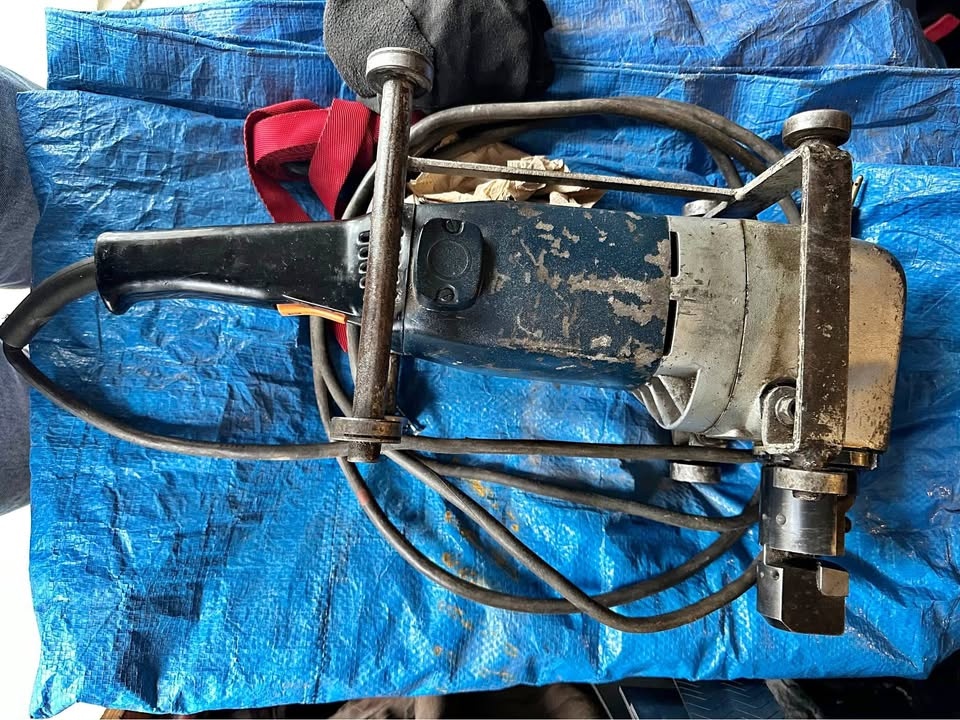 AEG 6 gauge nibbler