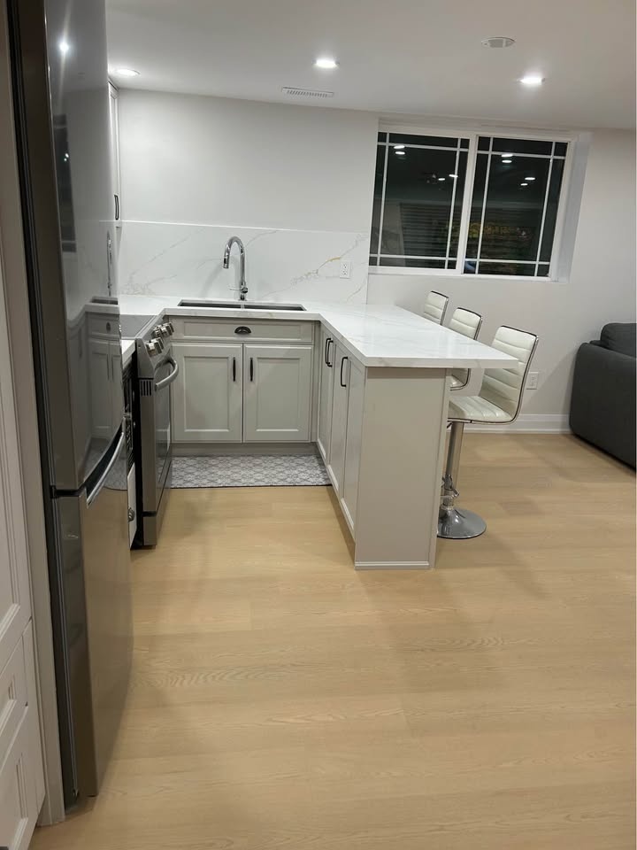 1 Bed 1 Bath - Apartment - photo 3