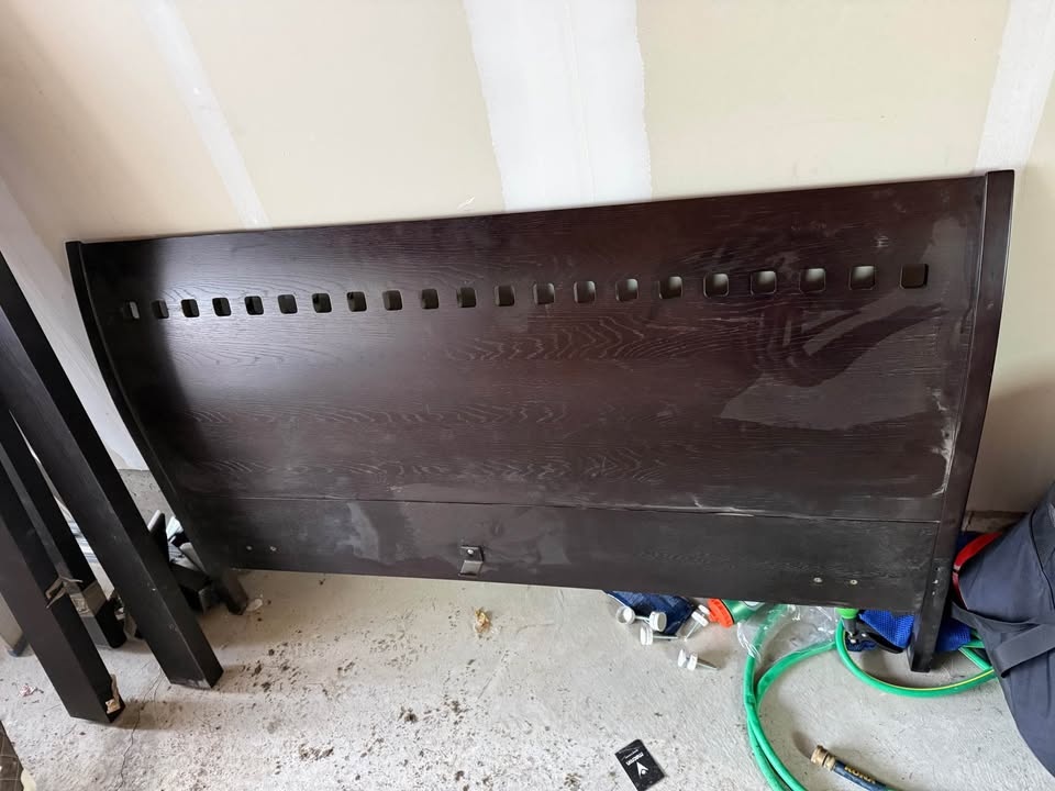 Queen bed frame - photo 3