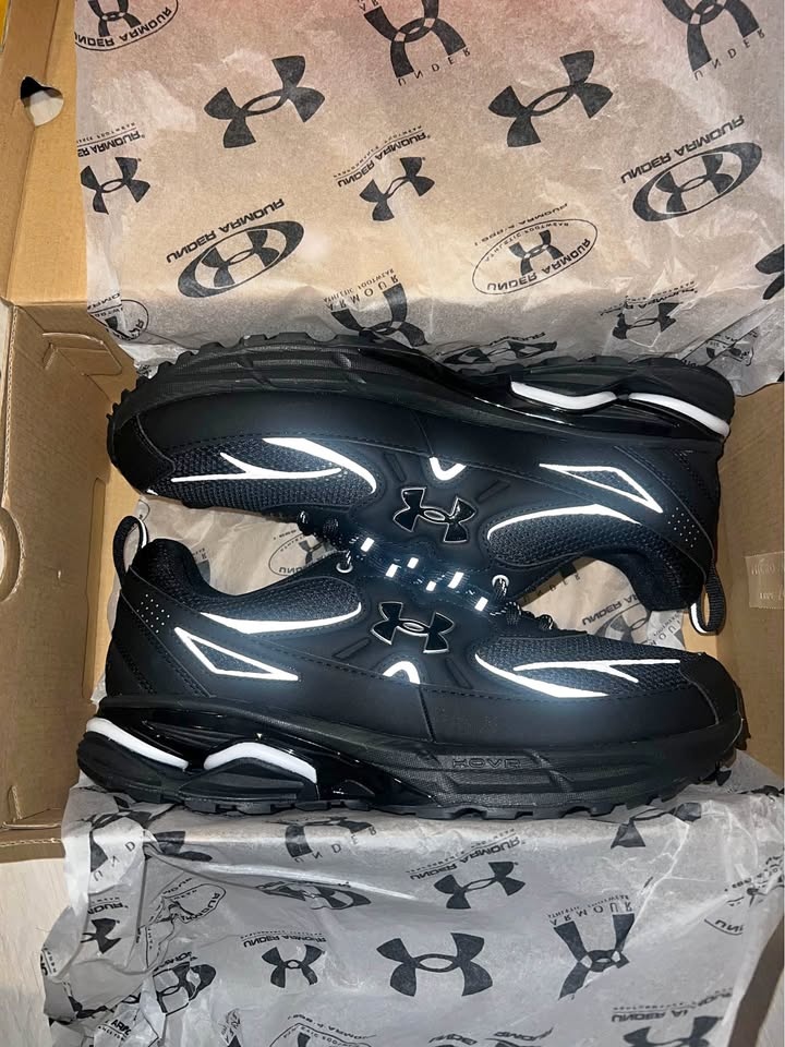 Under Armour Apparition Tech Size 11 NEW