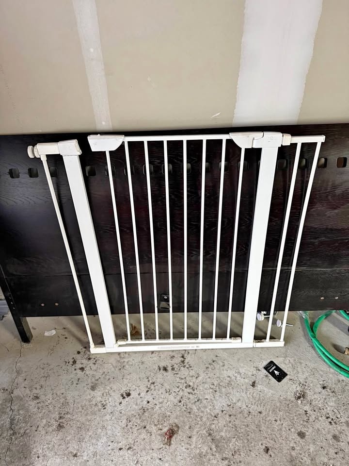 Pet gate