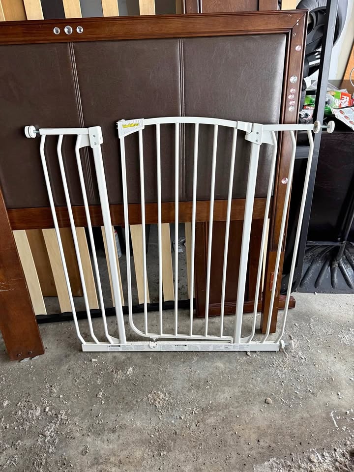 Extra-Tall & Extra-Wide Pet Security Gate
