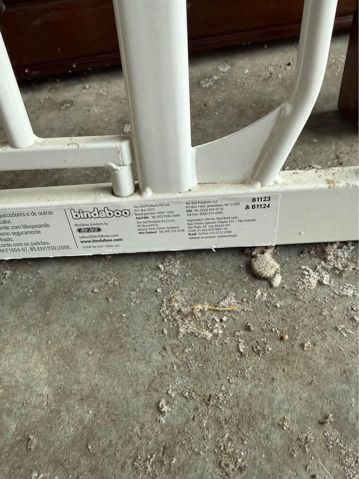 Extra-Tall & Extra-Wide Pet Security Gate - photo 2