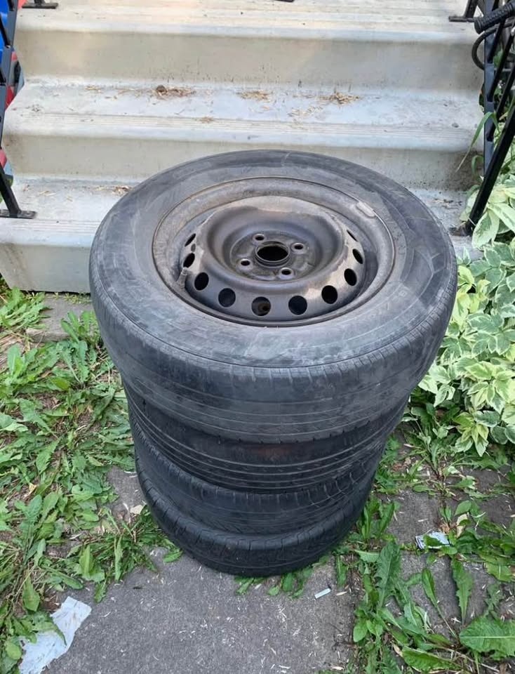 Set of 4 R14 Steel Rims 4X100 Bolt Pattern - photo 2