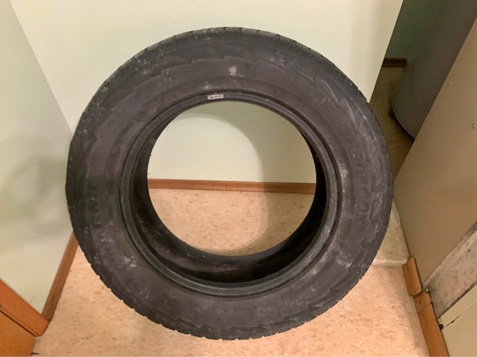 Hankook iPike Studded Winter Tire 235/65R17 104T in Good Conditi