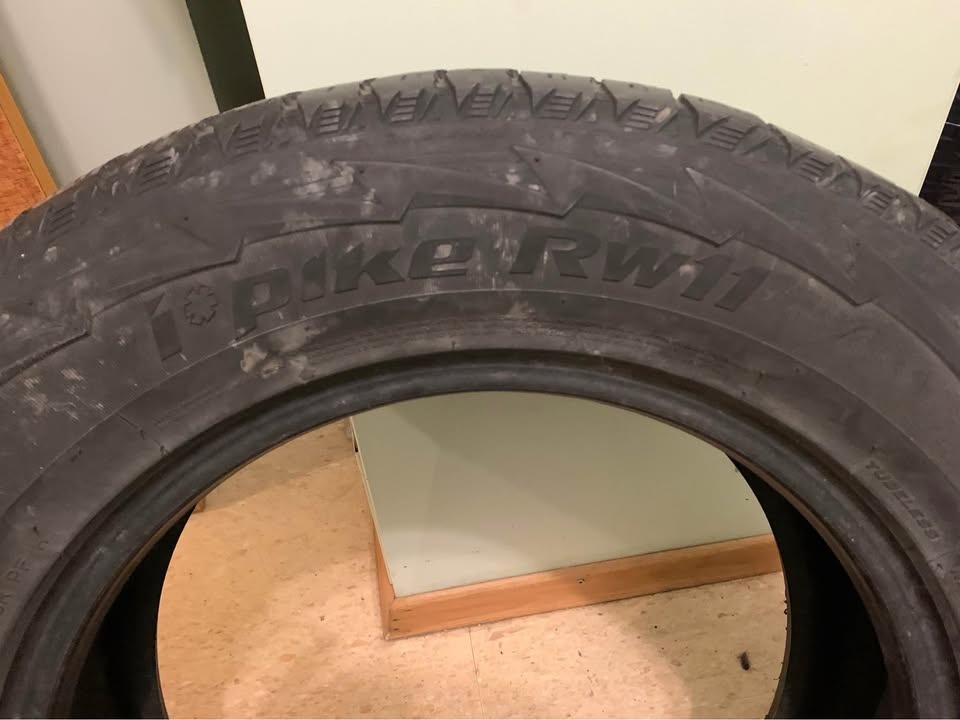 Hankook iPike Studded Winter Tire 235/65R17 104T in Good Conditi - photo 3