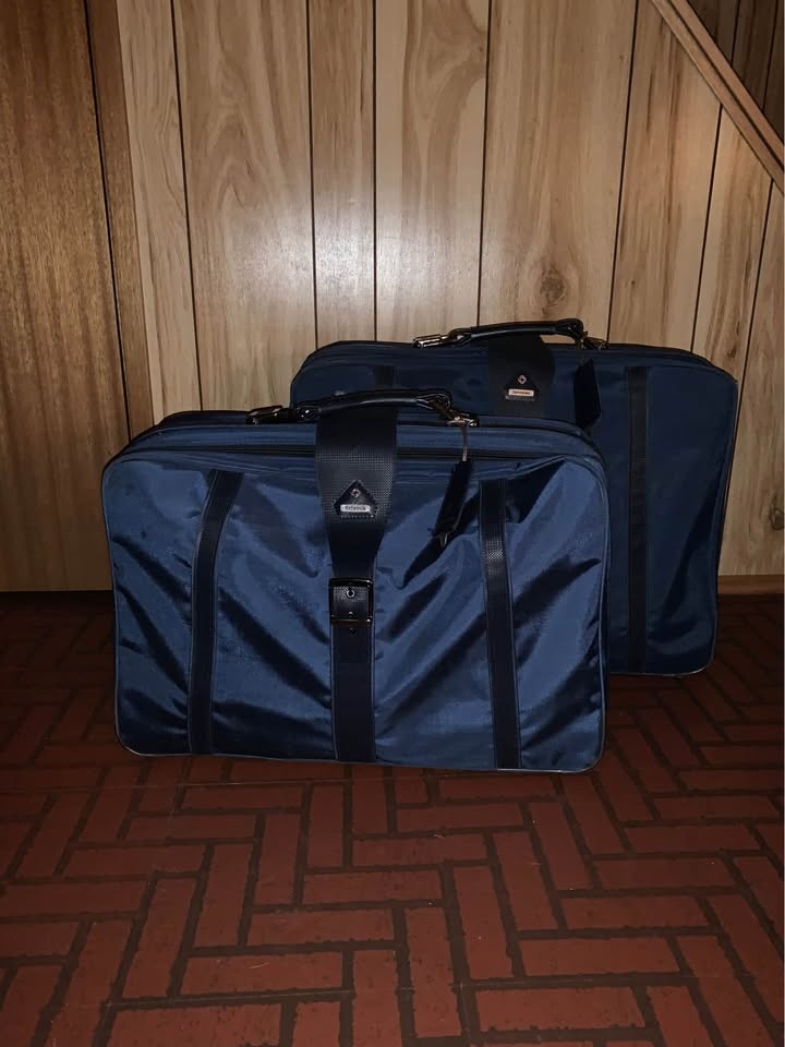 4 Travel Bags Suite Cases Luggage in Very Good Condition! - photo 2