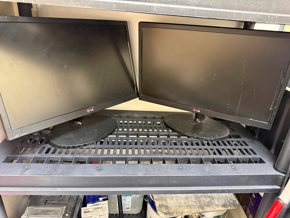 3x 24” Computer Monitor & Computer