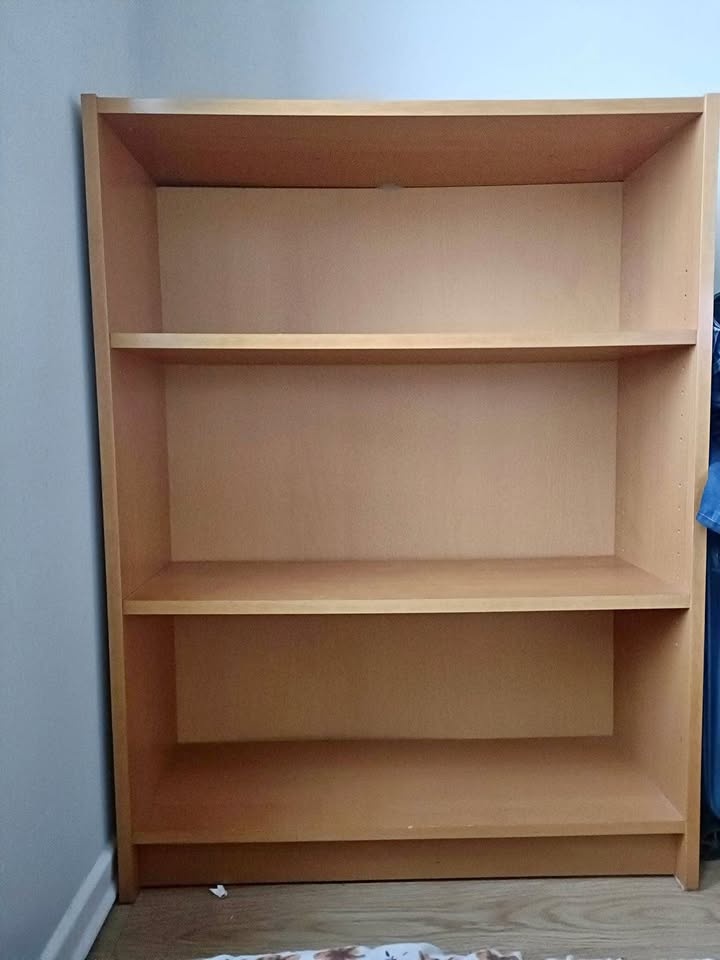 Sturdy 3-Tier Wooden Bookshelf – Great Condition!