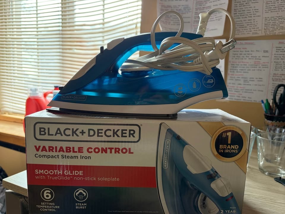 BLACK+DECKER Steam Iron - photo 2
