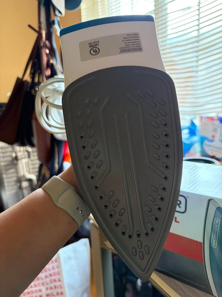 BLACK+DECKER Steam Iron - photo 3