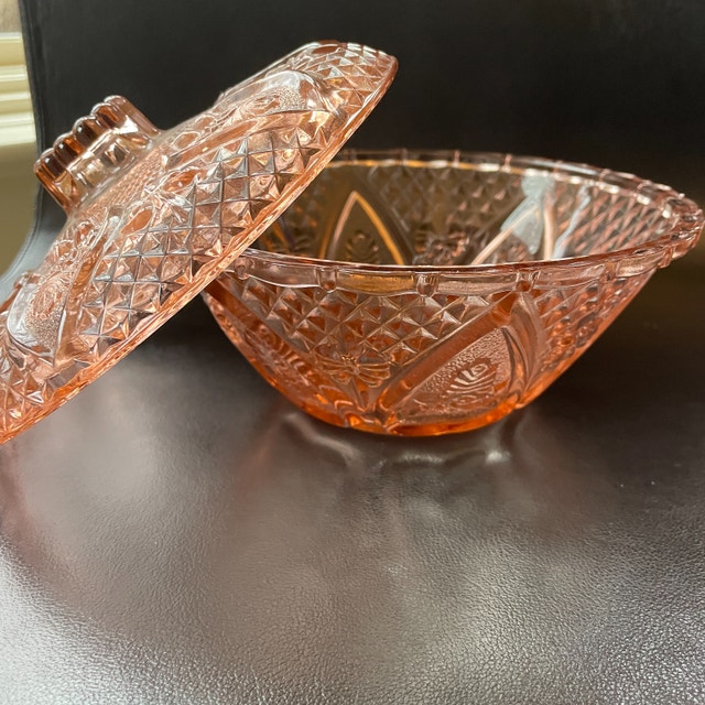 Vintage Pink Heart Pattern Pressed Glass Bowl w/ lid - photo 4