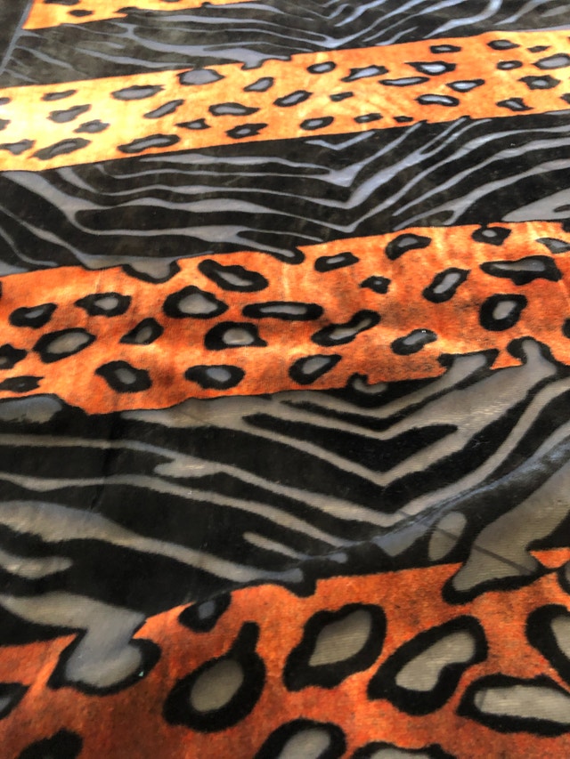 Gorgeous leopard and tiger print Black velvet and sheer scarf - photo 3