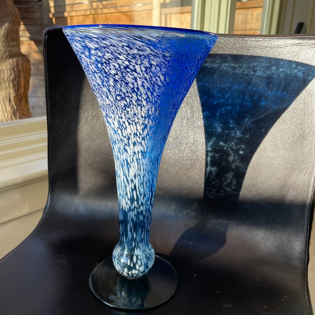 Gorgeous Vintage Tall Murano Art Glass Vase-Blue & White - photo 4