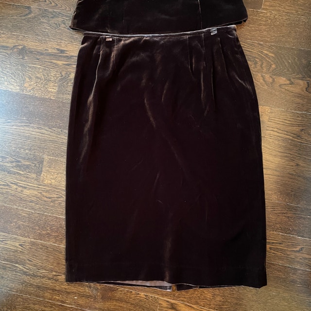 Luxury Albert Nipon Brown Velvet Skirt-Size 14 - photo 2
