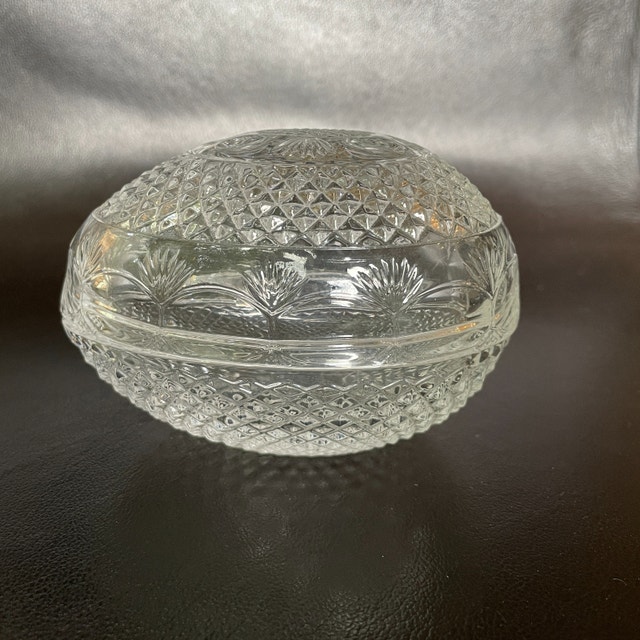 Vintage 70's Avon Fostoria Crystal Egg-Soap Trinket  Dish w lid