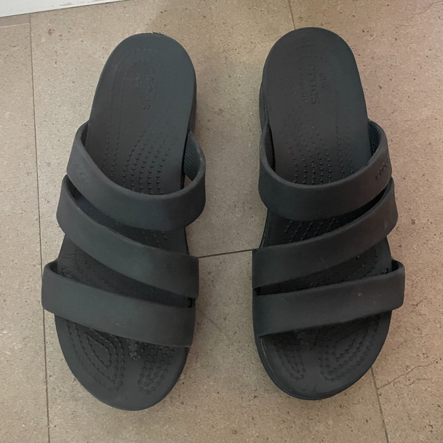 Crocs Black Getaway Strappy Sandals-Size 8 Wide