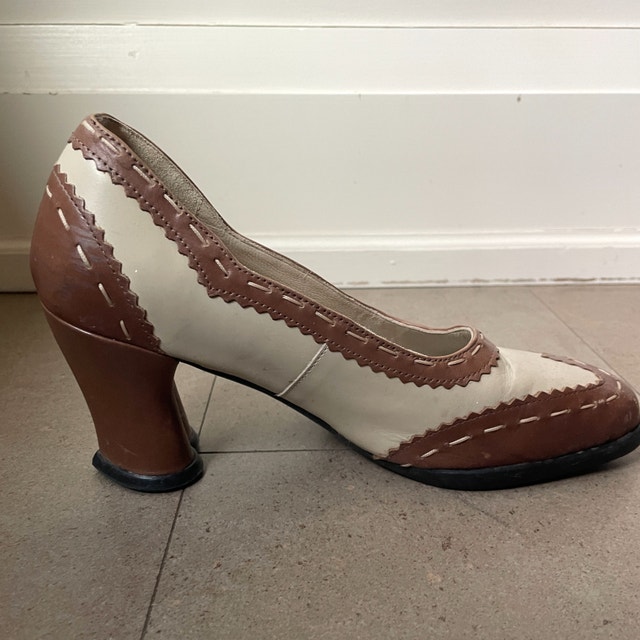John Fluevog Kristin Heart Heel Tan/Brown Shoes-Size 8.5 - photo 2