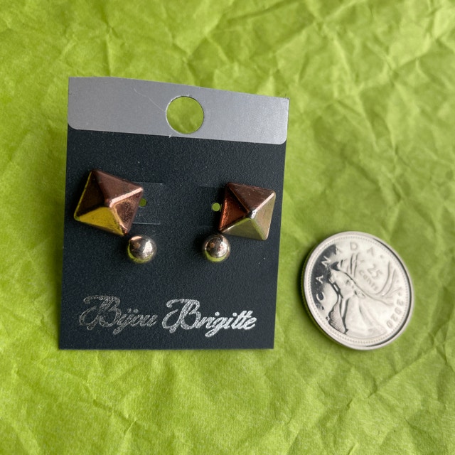 3 pairs of cute earrings 2 studs and 1 ball-pierced ears - photo 5