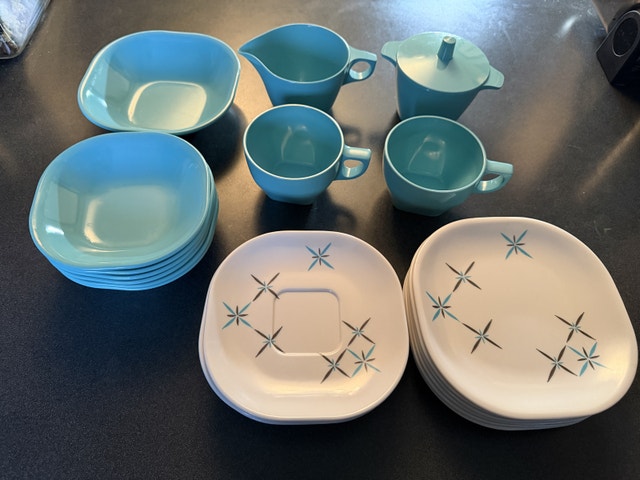 Vintage Melmac Dishes: Teal and Atomic starburst