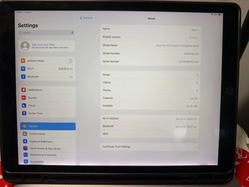 iPad Pro 12.9 2nd Gen 64GB with case - photo 2
