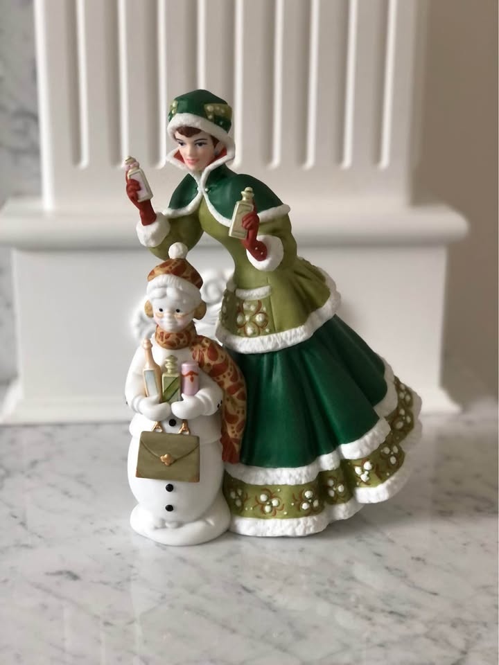 Avon Mrs Albee Figurines from 1999-2015 - photo 5