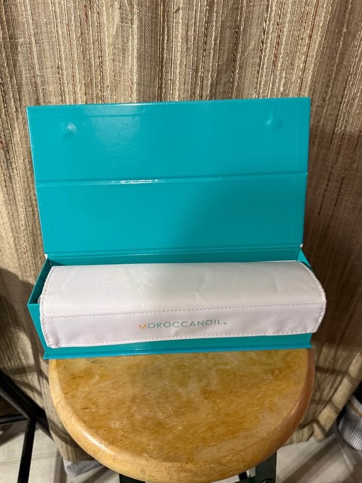 Brand new Moroccan oil flat iron - photo 2