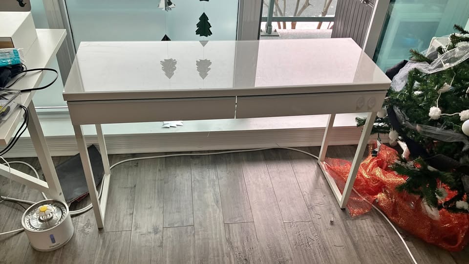 Nice Sturdy White Desk Glass cover