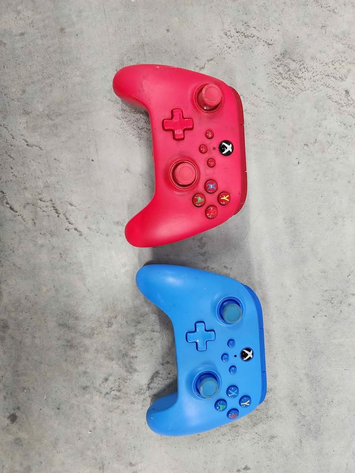 PowerA Advantage Wired Controller - Red and blue