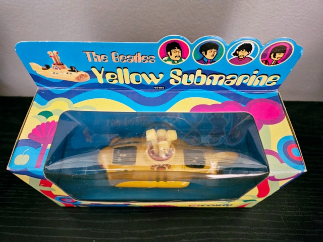 Corgi The Beatles Yellow Submarine 1999 die cast, never opened - photo 2