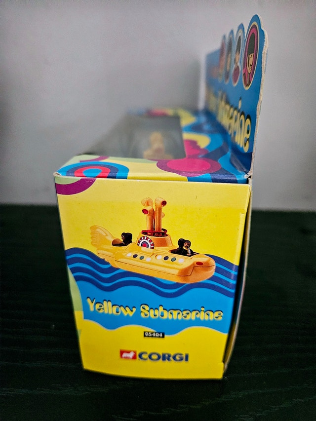 Corgi The Beatles Yellow Submarine 1999 die cast, never opened - photo 4