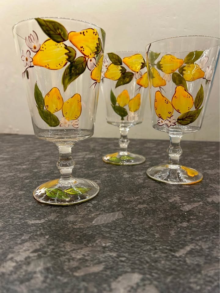 Three vintage hand-painted wine goblets - photo 4