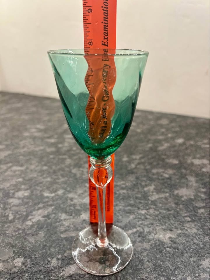 Set of four vintage emerald green wine glasses - photo 5
