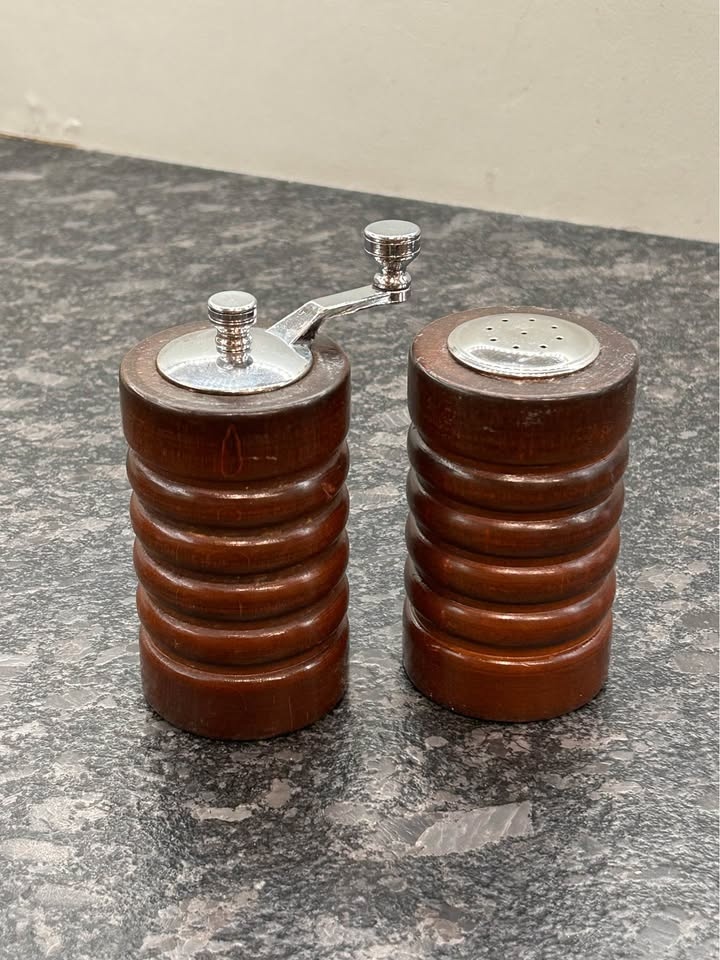 Vintage 1980’s salt shaker and pepper mill by Leeds - photo 2