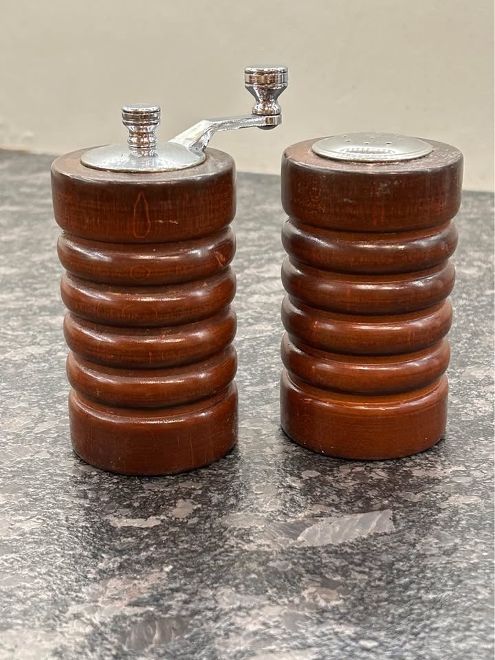 Vintage 1980’s salt shaker and pepper mill by Leeds - photo 4