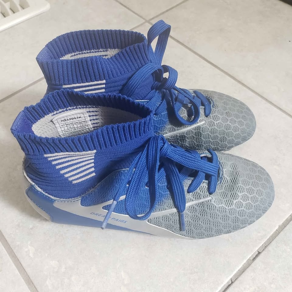 Soccer Shoes/ Cleats Size 2Y - photo 3
