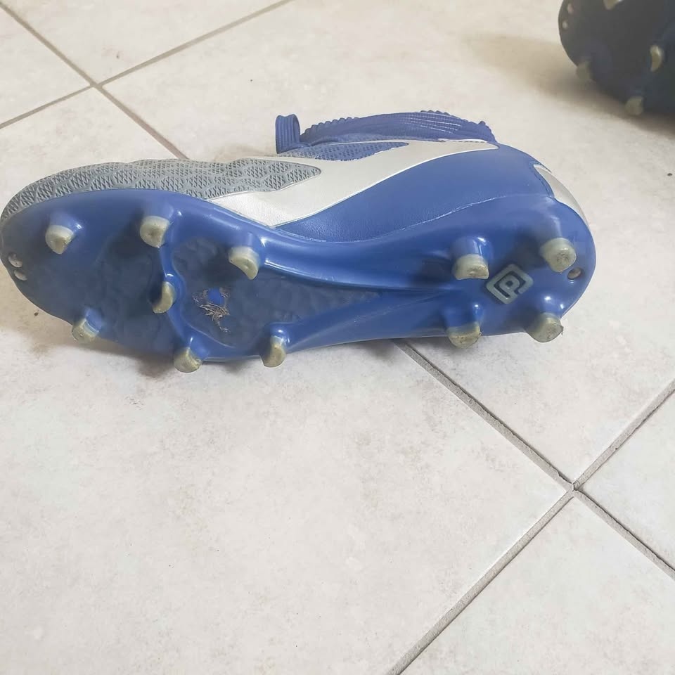Soccer Shoes/ Cleats Size 2Y - photo 4