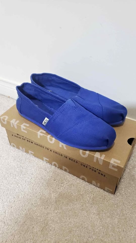 Women Shoes Size 7 TOMS