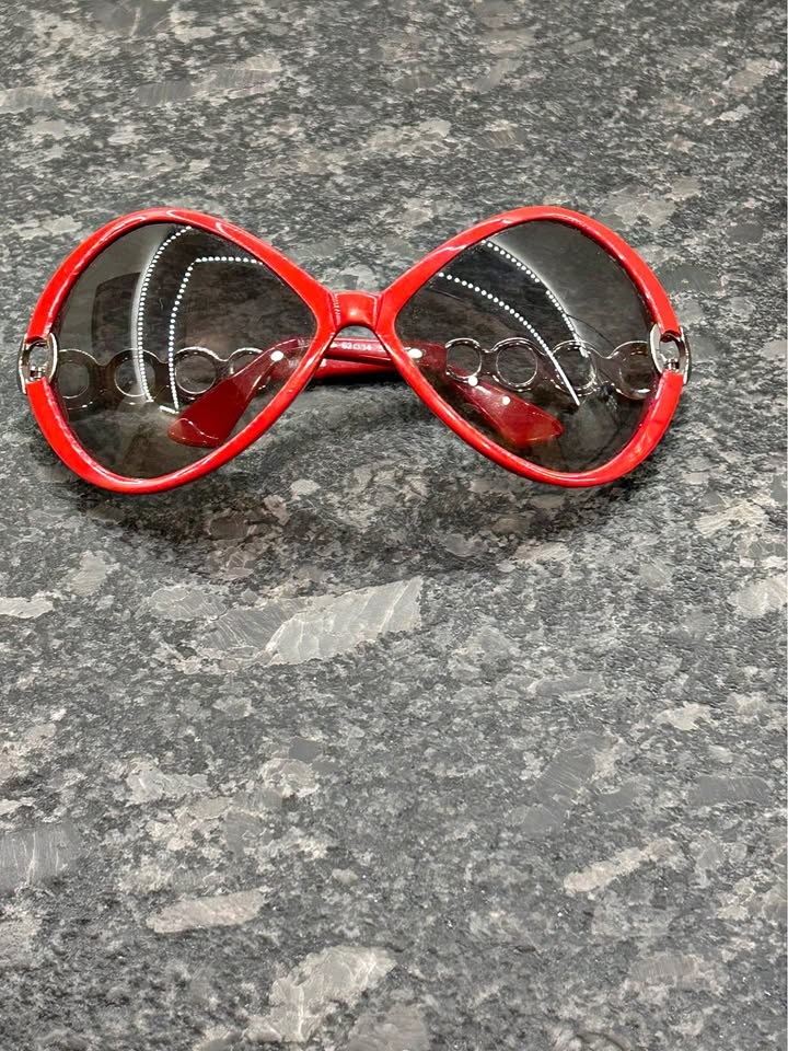 Vintage red Moschino M 3708-S sunglasses GIFT