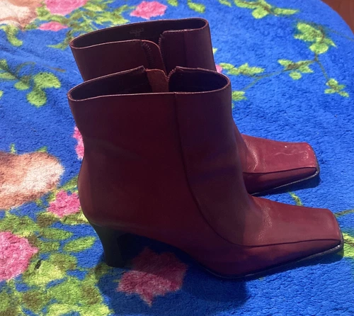 red wine ankle boot square toe size 8 used Parade TM brand - photo 2