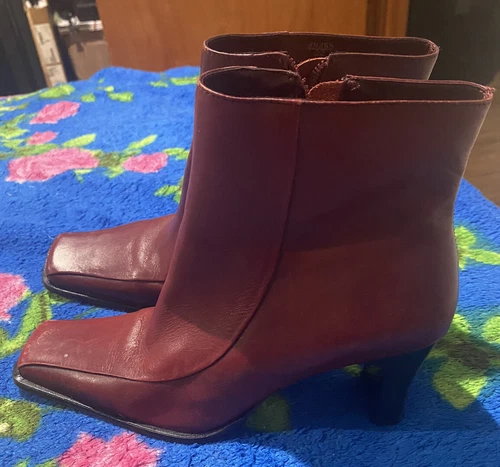 red wine ankle boot square toe size 8 used Parade TM brand - photo 3