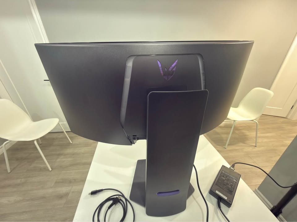 LG OLED UltraGear Monitor - photo 2