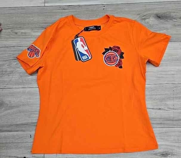 KNICKS orange pro standard NBA women's t-shirt size XXL,XL,M