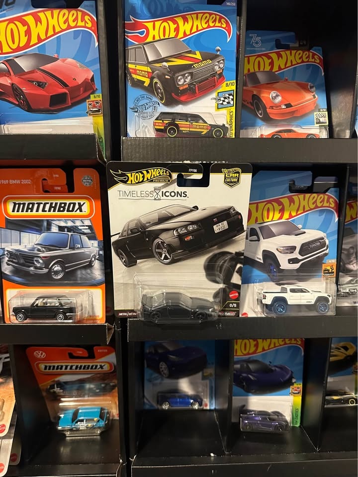Hot wheels CHASE Timeless icons set .