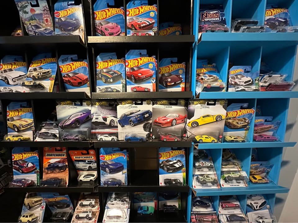 Hot wheels CHASE Timeless icons set . - photo 5